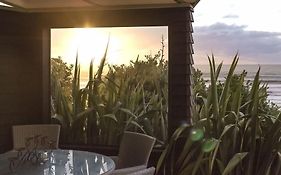 Chester Cottage Beachfront - Direct Ocean Access
